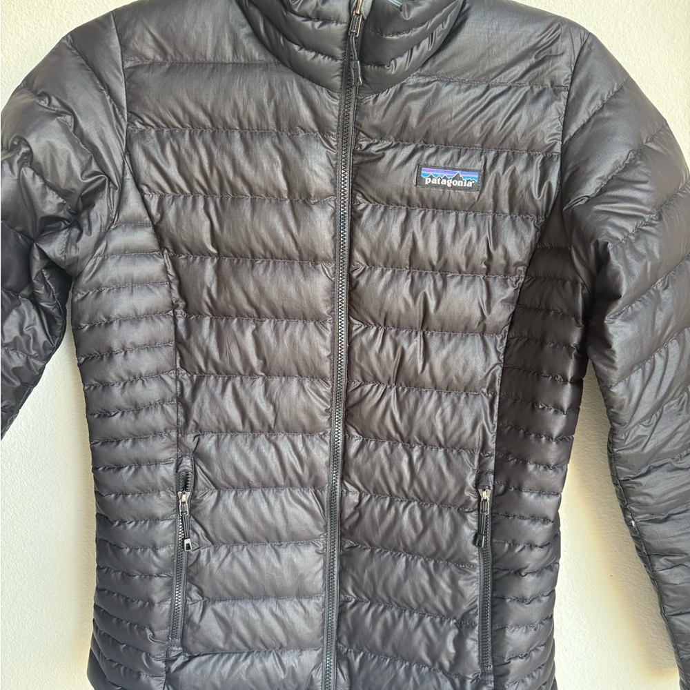 Patagonia Women's Black Puffer Jacket - Picture 3 of 6